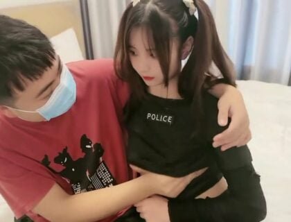 Anh trai đụ em gái khi ba mẹ đi ra ngoài