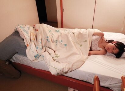 Chị em dậy thì chú thấy đẹp và rủ làm tình luôn