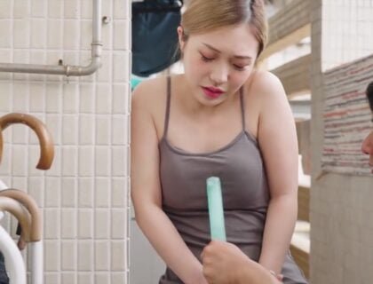 Con dâu dâm đãng lén lút rủ bố chồng chịch khi chồng đi làm xa